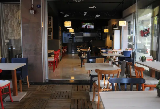 Maxwell Burger - İzmir Mekan Rehberi