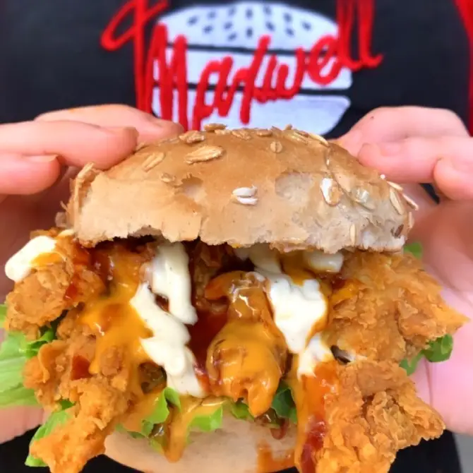 Maxwell Burger - İzmir Mekan Rehberi