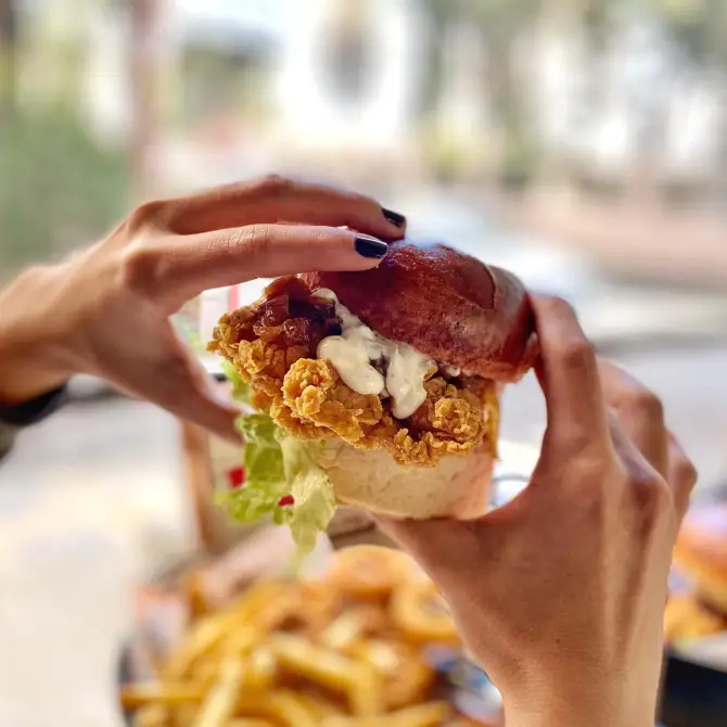Maxwell Burger - İzmir Mekan Rehberi