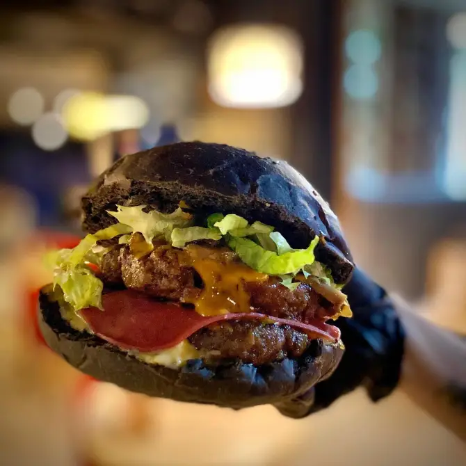 Maxwell Burger - İzmir Mekan Rehberi