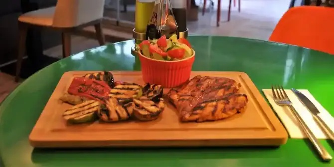 Maya Cafe - İzmir Mekan Rehberi