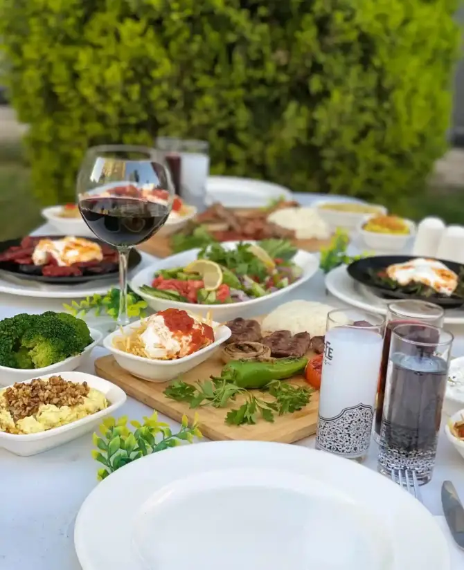 Medcezir Sahne Mavişehir - İzmir Mekan Rehberi