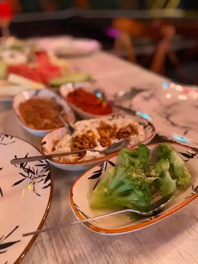 Medcezir Sahne Mavişehir - İzmir Mekan Rehberi