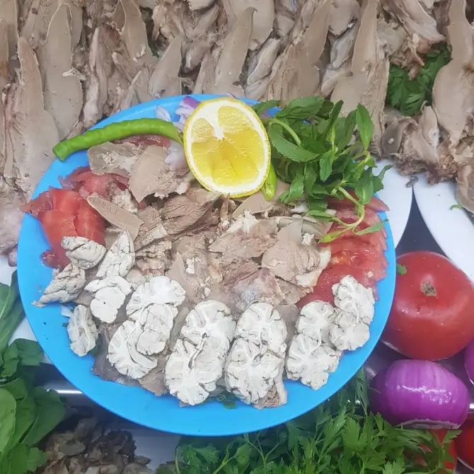 Meşhur Söğüşçü Celal ve Oğulları - İzmir Mekan Rehberi