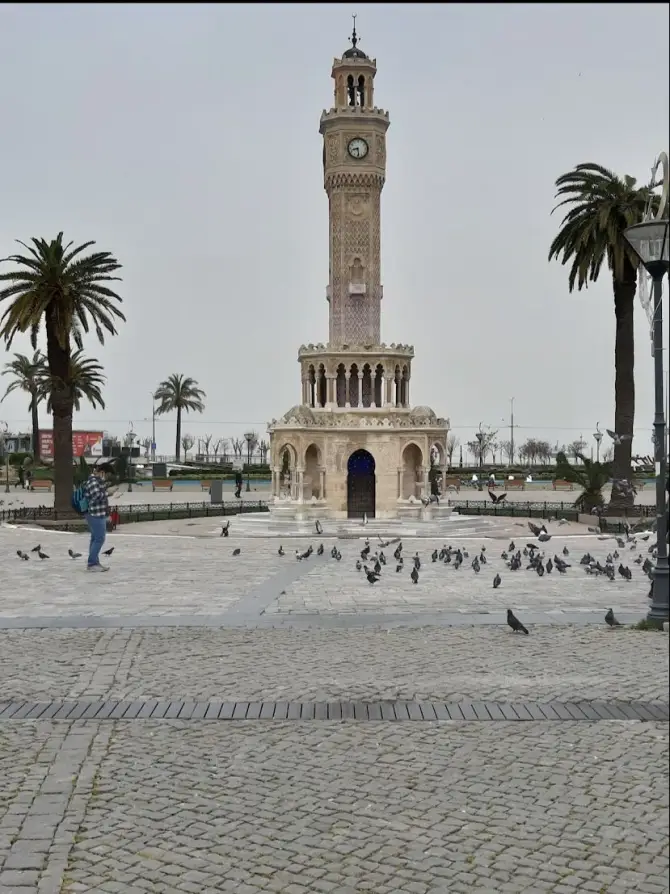Konak Meydan Dönercisi - İzmir Mekan Rehberi