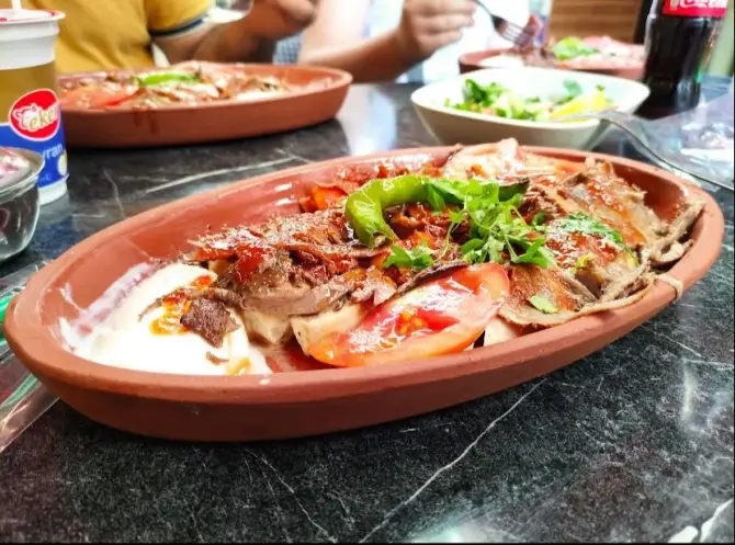 Konak Meydan Dönercisi - İzmir Mekan Rehberi