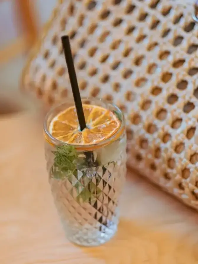 Monas Art Coffee Bakery - İzmir Mekan Rehberi
