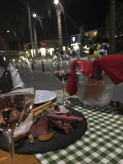 Monq Gastrobar fotoğraf 5 - İzmir Mekan Rehberi