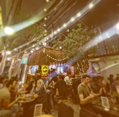 Mo Pub & Chill Co. fotoğraf 3 - İzmir Mekan Rehberi