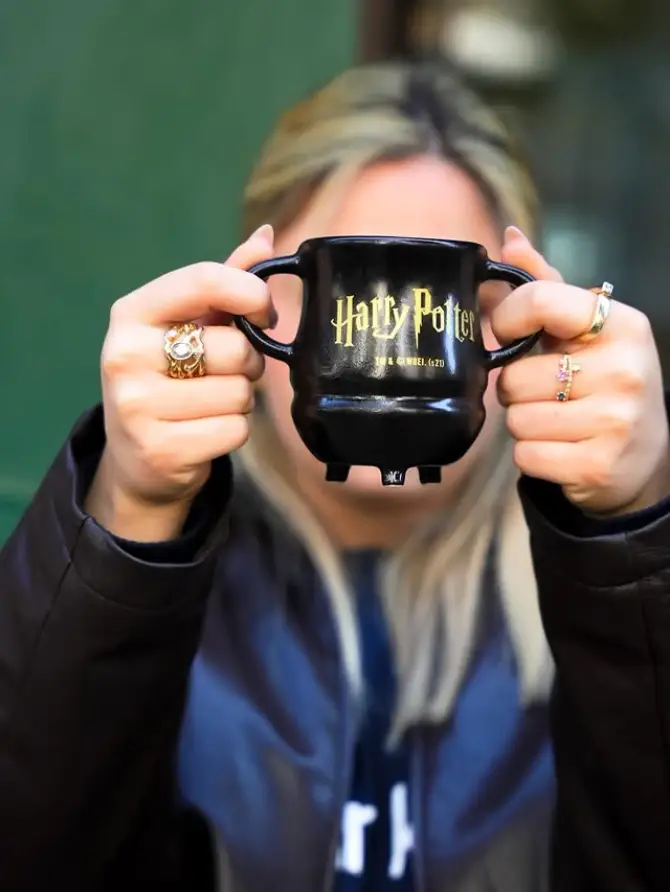 Mugs Collection Bostanlı - İzmir Mekan Rehberi