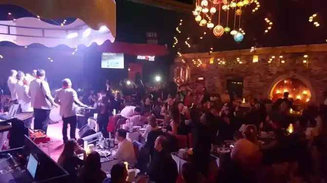 Mumlu Meyhane - İzmir Mekan Rehberi