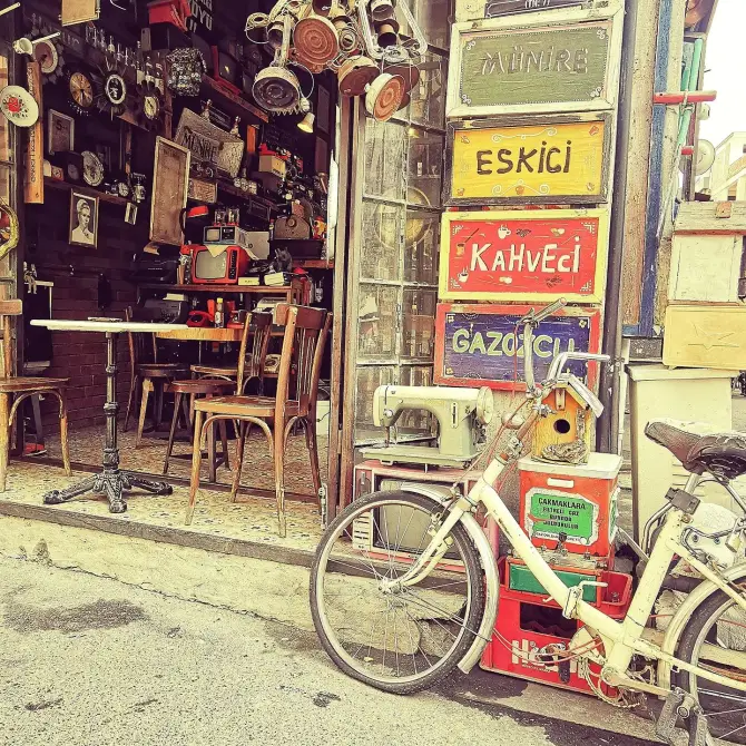 Münire Alsancak  - İzmir Mekan Rehberi