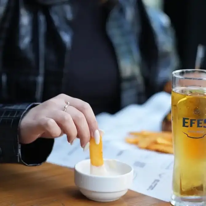 Neones Burger Karşıyaka - İzmir Mekan Rehberi