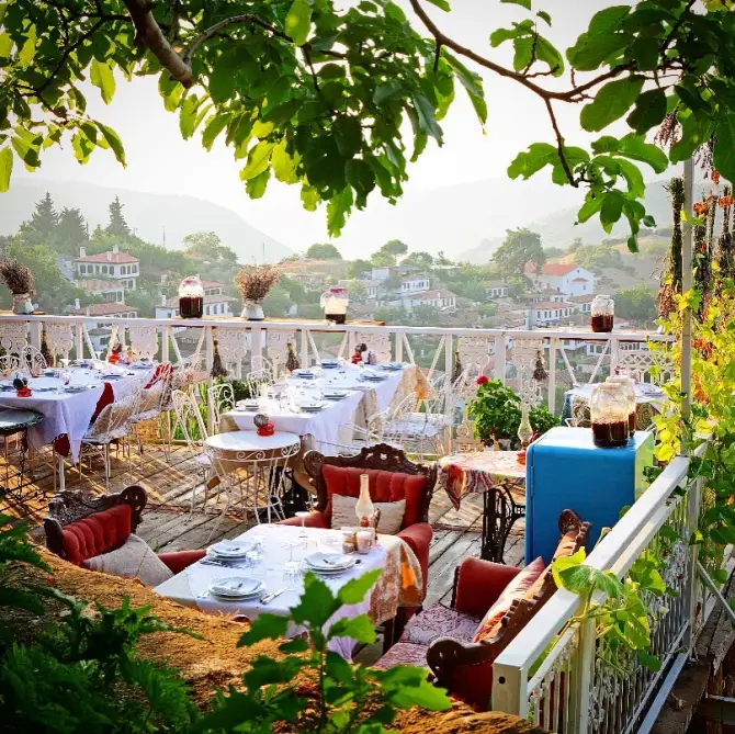 Nişanyan Evleri Hotel - İzmir Mekan Rehberi