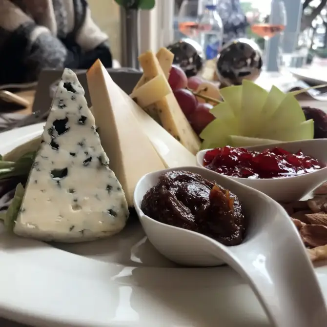 Noches Restaurant Bar - İzmir Mekan Rehberi