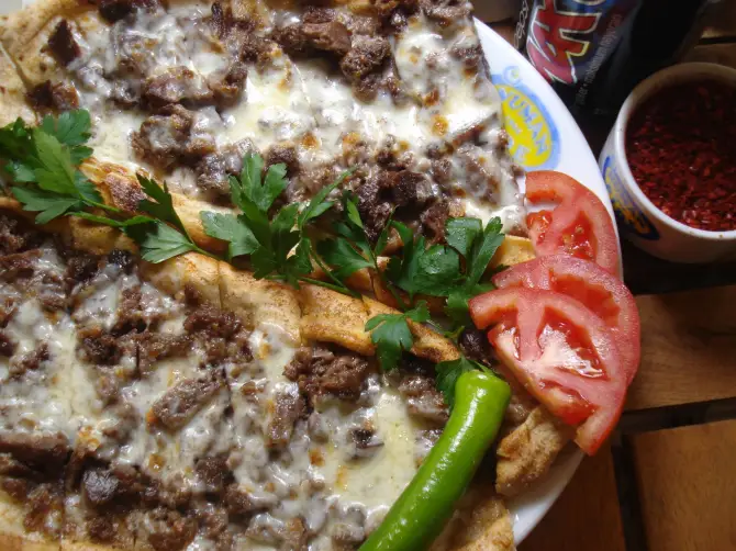 Numan Pide Kemeraltı - İzmir Mekan Rehberi