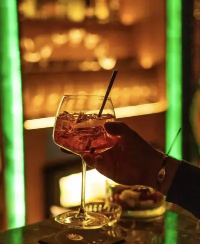 NYKS Cocktail Bar fotoğraf 5 - İzmir Mekan Rehberi
