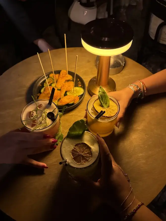 Octobar Alaçatı - İzmir Mekan Rehberi