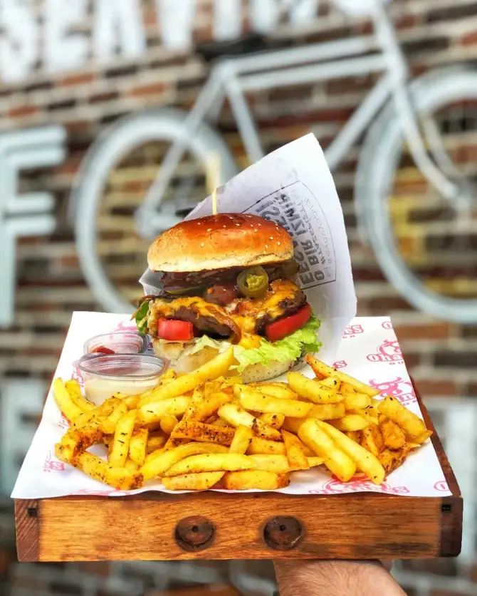 Ohannes Burger Hilltown - İzmir Mekan Rehberi