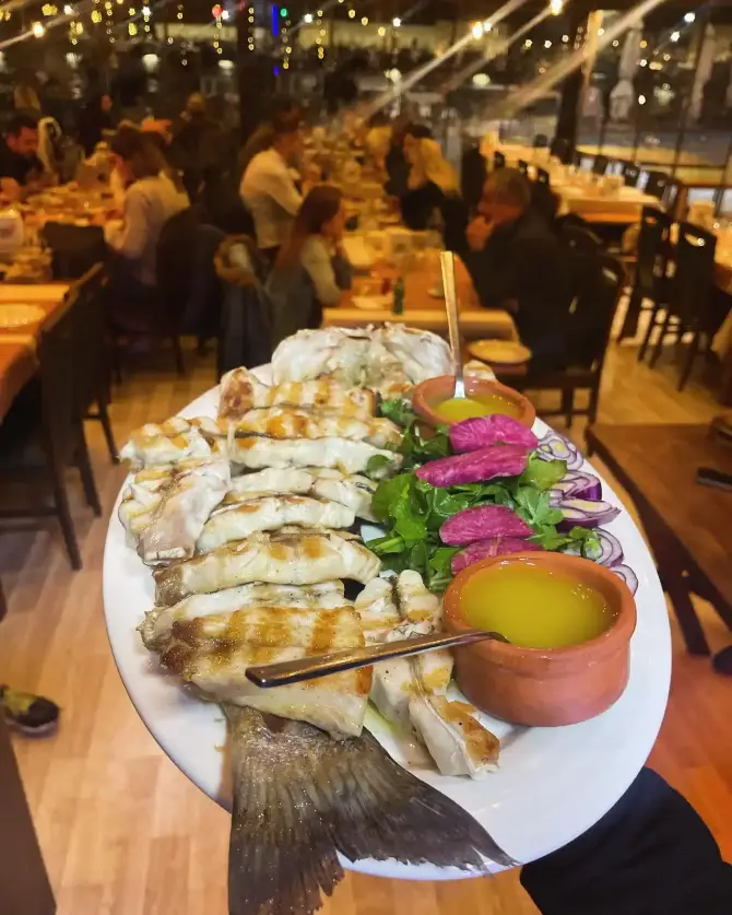 Orfoz Restaurant Yeni Foça - İzmir Mekan Rehberi