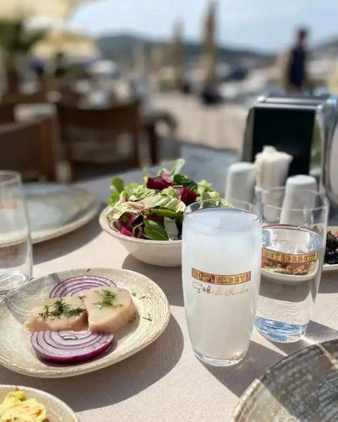 Orfoz Restaurant Yeni Foça - İzmir Mekan Rehberi
