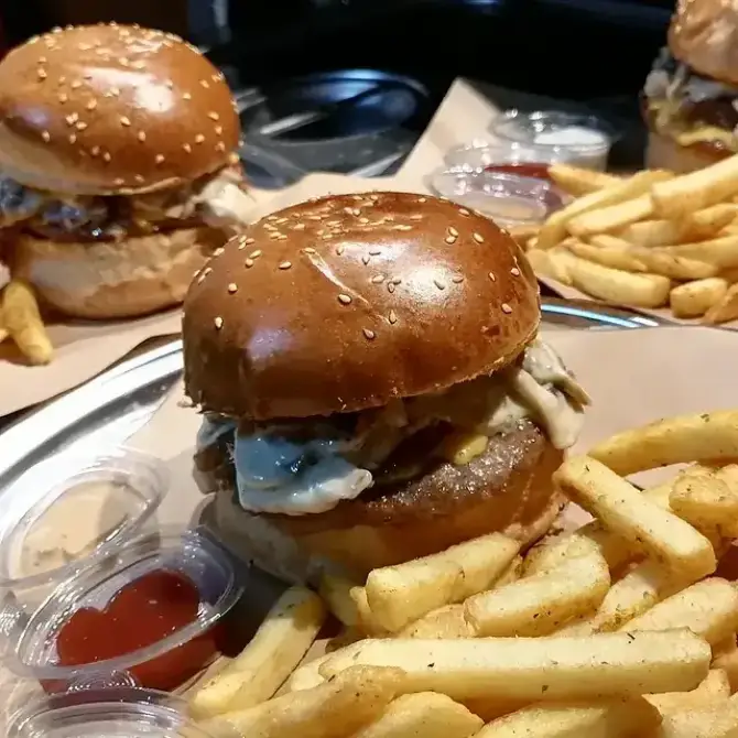 OSCAR Burger & Köfte - İzmir Mekan Rehberi