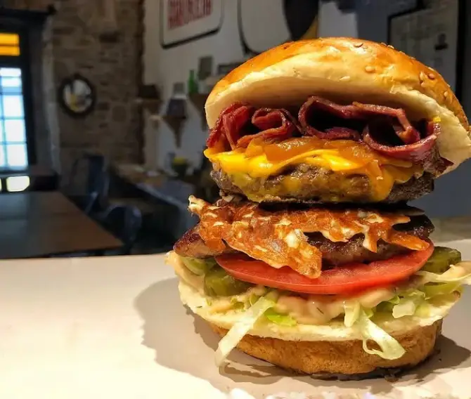 OSCAR Burger & Köfte - İzmir Mekan Rehberi