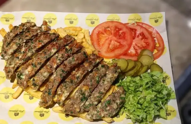 OSCAR Burger & Köfte - İzmir Mekan Rehberi