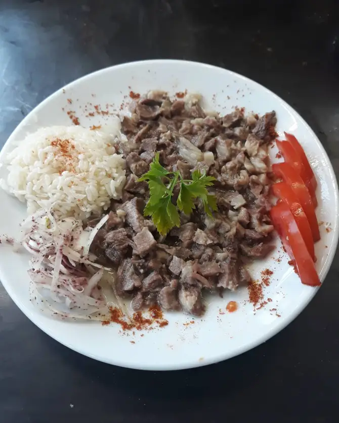 Paçacı Yücel - İzmir Mekan Rehberi