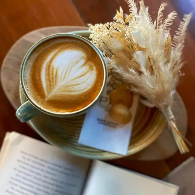 Pan Bookstore & Cafe - İzmir Mekan Rehberi