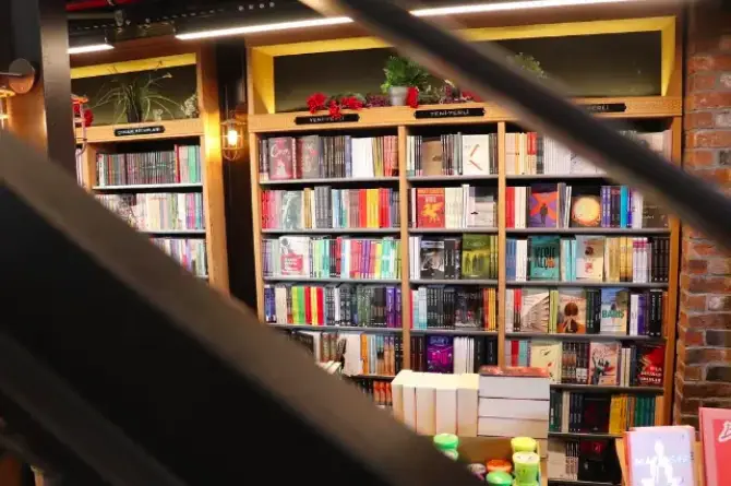 Pan Bookstore & Cafe - İzmir Mekan Rehberi