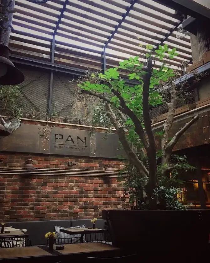 Pan Bookstore & Cafe - İzmir Mekan Rehberi