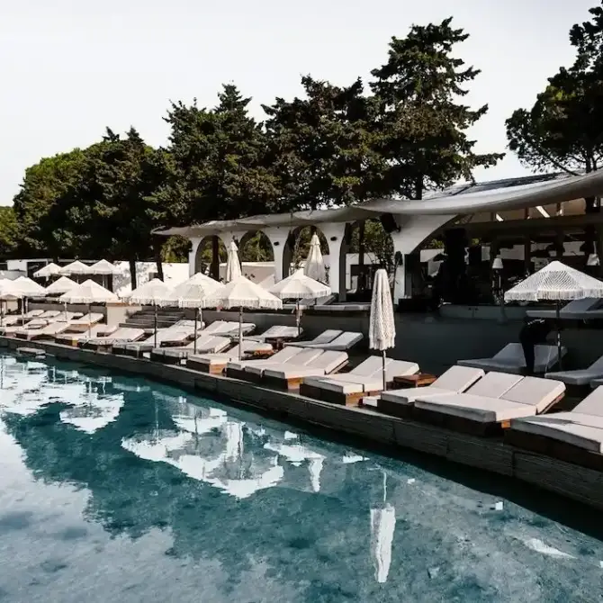 Paparazzi Beach & Club - İzmir Mekan Rehberi