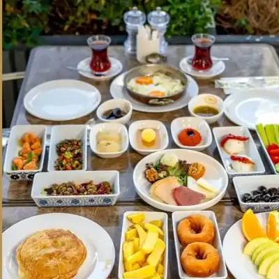Petek Pastanesi Mavişehir - İzmir Mekan Rehberi