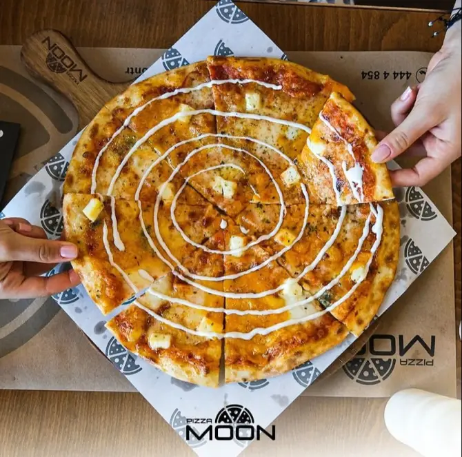 Pizza Moon - İzmir Mekan Rehberi