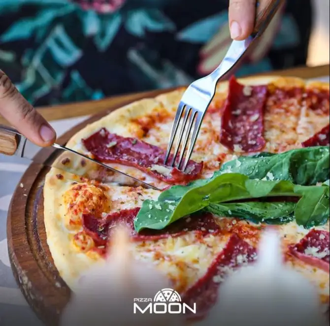 Pizza Moon - İzmir Mekan Rehberi