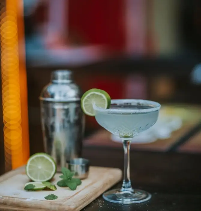 Pub Maya Bistro - İzmir Mekan Rehberi