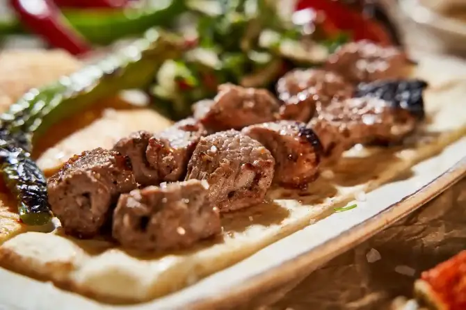 Quzu Ocakbaşı Bostanlı - İzmir Mekan Rehberi