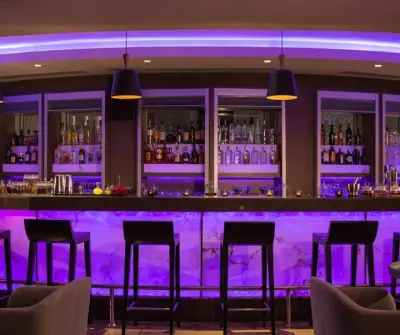 Renaissance İzmir Otel - İzmir Mekan Rehberi