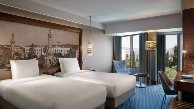 Lüks bir oda Konuk odası, 2 Adet Tek Kişilik Yataklı, Şehir Manzaralı - Renaissance İzmir Otel