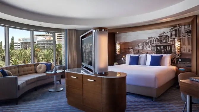 Küçük oda Club Lounge Erişimi, Junior Süit, 1 Kral Yataklı, Şehir Manzaralı - Renaissance İzmir Otel