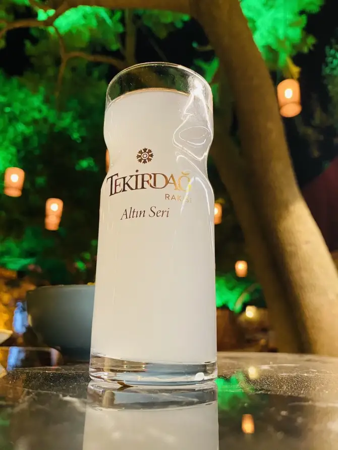 Sır Alaçatı Meyhane - İzmir Mekan Rehberi