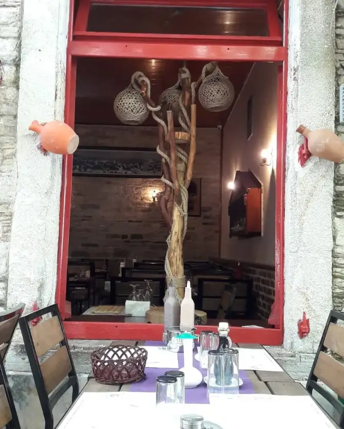 Şemsiyeli Meyhane - İzmir Mekan Rehberi
