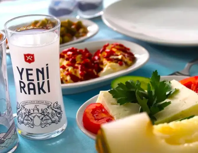 Şemsiyeli Meyhane - İzmir Mekan Rehberi