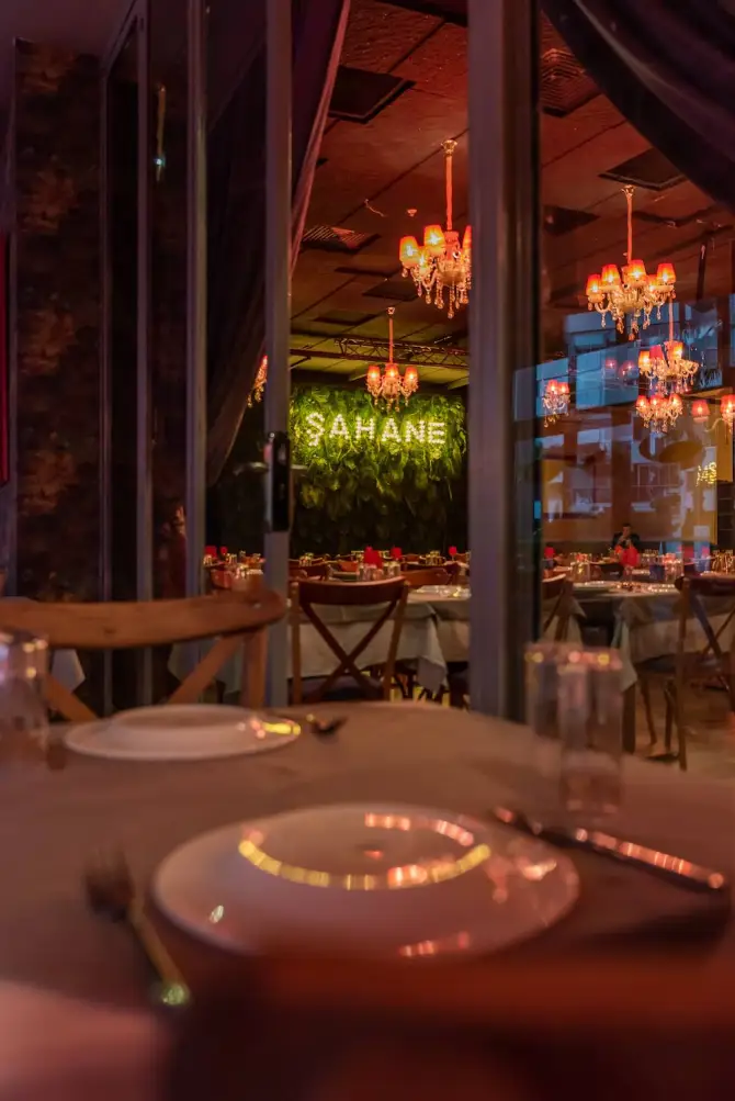 Sahne Şahane İzmir - İzmir Mekan Rehberi