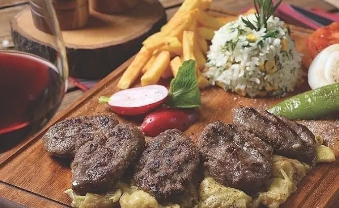 Sami's Melanie Cafe & Restaurant - İzmir Mekan Rehberi