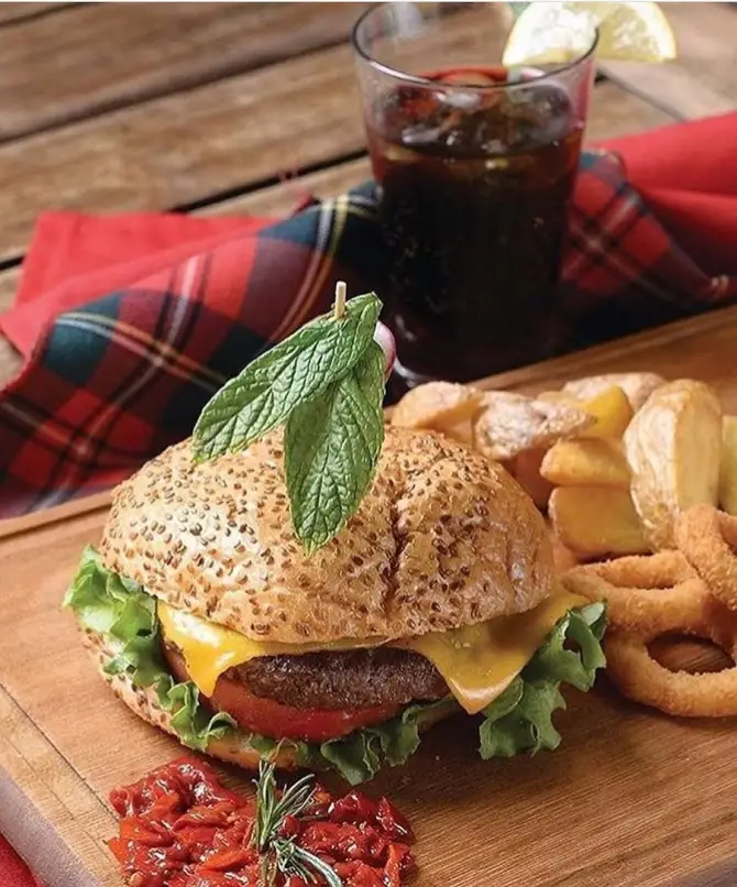 Sami's Melanie Cafe & Restaurant - İzmir Mekan Rehberi