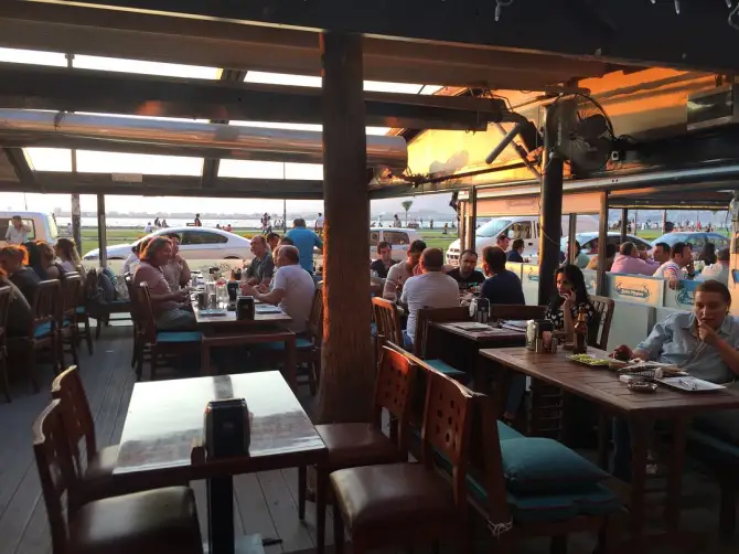 Sami's Melanie Cafe & Restaurant - İzmir Mekan Rehberi
