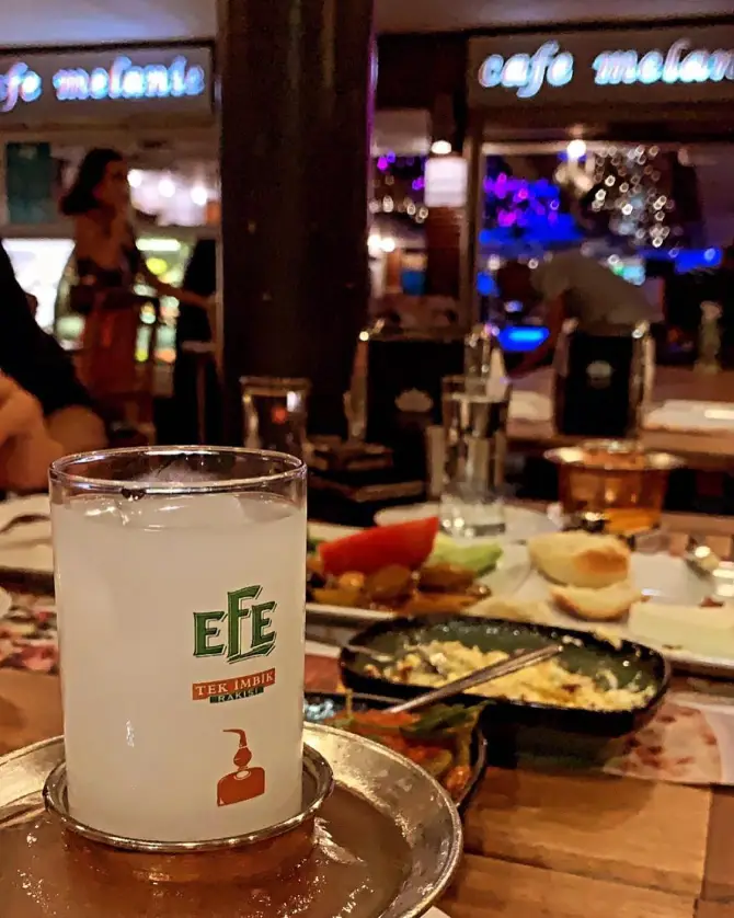 Sami's Melanie Cafe & Restaurant - İzmir Mekan Rehberi