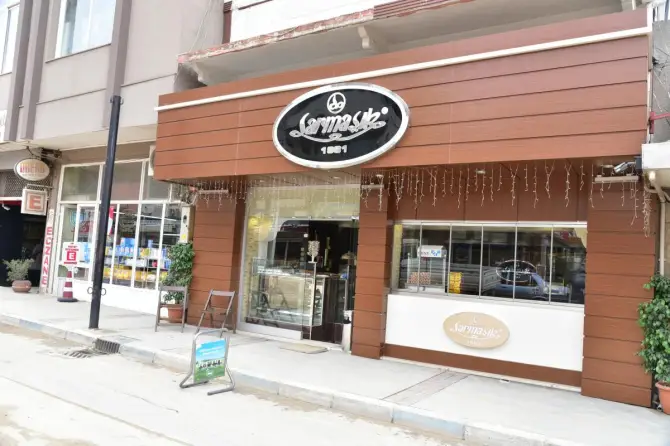 Sarmaşık Pastanesi - İzmir Mekan Rehberi